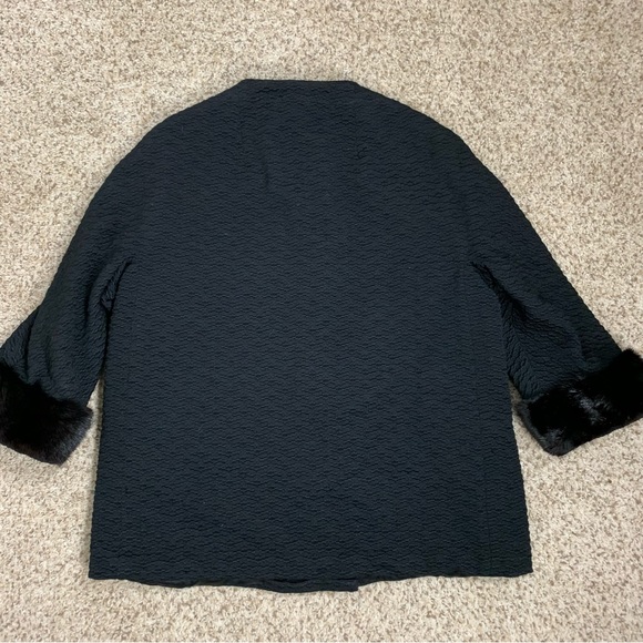 Vintage black coat with fur cuffs - Picture 13 of 14